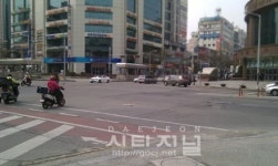 횡단보도가 한쪽에만 이상한 교차로