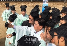 권선택 중학생 문화재 탐방 행사에 깜짝 해설사 등장