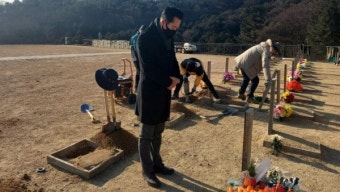 [정치 SNS] 장동혁,  고(故) 심정민 소령 묘소 찾아 참배