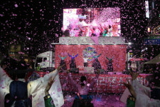 춤의 행렬로 가득했던 도심 속 세계인의 거리댄스 퍼레이드 열려