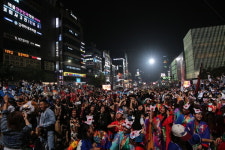 춤의 행렬로 가득했던 도심 속 세계인의 거리댄스 퍼레이드 열려