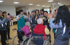 달성소방서, 대구가톨릭치매센터 생신잔치 자원봉사실시