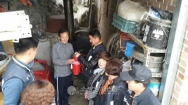 산청소방서, 단성면 남ㆍ여 의용소방대 소화기 기증