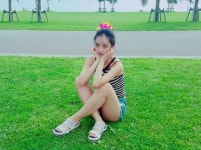 응답하라 1988 혜리, 과거 공개한 잔디밭 인증샷 재조명…미모 눈길