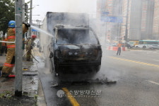 시흥시 거모동 방향 달리던 차량서 불