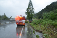 고성소방서, 차량 빗길 추락사고 요구조자 구조