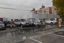 수원 서둔동 차량서 불… 운전자 연기 마셔