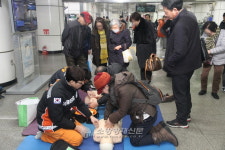 관악소방서, 서울대입구역서 ‘소소심 익히기 체험 행사’