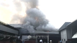 부산 학장동 자동차 정비업체서 불… 5천만원 피해