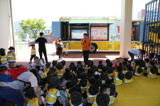 친구들! 우리 함께 안전을 체험해봐요!