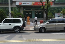 안양우체국 집배원 몸에 휘발유 뿌려‘ 자살 시도