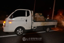 남양주 경춘북로 달리던 차량서 ‘담뱃불’추정 불… 2명 부상