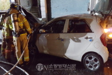 부평소방서, 한밤 골목길 주차 차량 ‘쾅’ 차량 2대 전소 