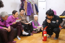 성동소방서, 경로당 소화기 전달ㆍ안전교육