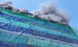 익산 롯데시네마 신축 공사장 불… ‘용접 부주의’