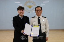 횡성소방서, ‘우편 배달 중 화재 진압’ 민간인 표창 수여