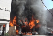 동대문 장안동 빌라 ‘주차장’서 불… 4명 사상