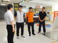 송인흥 대전서부소방서장, 롯데마트 서대전점 현장지도 방문