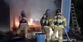 제주 도두동 창고 화재… 인명피해 없어