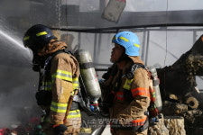 영등포소방서, 선유서로 고물상 화재 진화