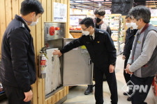 김현 영종소방서장, 롯데마트 영종점 현장 예찰