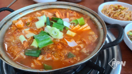 [소방관 추천 맛집] 추운 겨울 소방관 속 풀어주는 쌈 싸 먹는 김치찌개 ‘한들식당’