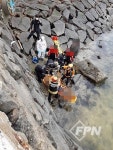 인천중부소방서, 월미도 선착장 추락사고서 크레인으로 구조