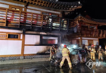 경북 경주시 펜션 앞 전기차 화재… 차량 전소