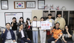 거창소방서, 대성일고 엔젤인널스 팀에 상장ㆍ기념품 전수