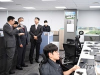 이한경 행안부 재난안전관리본부장, LG에너지솔루션서 재해경감 우수기업 인증서 수여ㆍ현장시찰