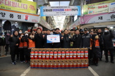 성북소방서, 돈암시장서 소화기 전달식ㆍ화재 예방 캠페인
