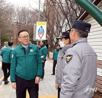 이한경 행안부 재난안전관리본부장, 개학기 대비 경기 안양남초 현장점검