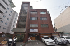 서울성북소방서 “폐기물 화재에 시민이 ‘보이는 소화기’로 진화… 소방대는 안전조치”