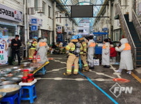 철원소방서, 신철원 전통시장 대상 화재진압 훈련ㆍ소방차량 길 터주기 캠페인