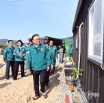 이한경 행안부 재난안전관리본부장, 대구 군위군 남천제방시설 점검ㆍ이재민 면담