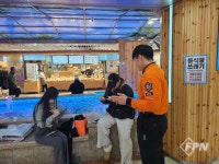 대전동부소방서, 버스 비상탈출 안내표지 스티커 배포ㆍ부착