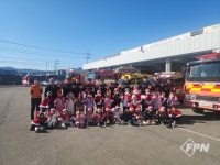 경남고성소방서, 배둔어린이집 어린이 산타 소방서 방문