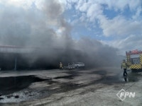 경북 포항시 자동차 정비 공장 화재… 건물 1동 반소, 차량 1대 전소