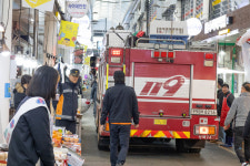 성북소방서, 전통시장서 소방출동로 확보 훈련