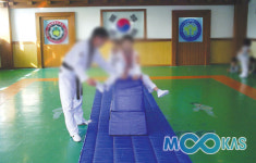 [‘모래성’ 무술도장, 이제는 무너진다