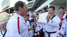 메이저리스 텍사스구단 ‘한국의 날’ 개막식에 현지 태권도수련생 시범 화제