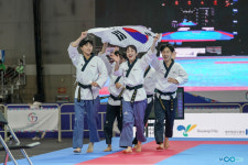 [고양 세계태권도품새선수권] 품새 간판 곽여원-강완진 연패 행진… 한국 무더기 금메달!