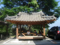 찜통더위 정자에서 피하세요