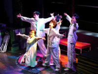 “한국뮤지컬의 신화 루나틱 보러오세요”