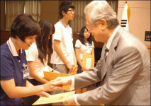 동산장학재단 52명에게 장학금 8200만원 지급