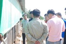 해남에 온 ´총각네 야채가게´ 돼지 사육농가 방문