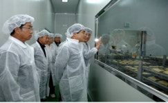 농림수산식품부장관, 여주 쌀국수공장 방문