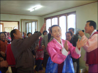 흥겨운 민요가락에 덩실덩실