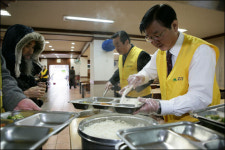 대구시 간부공무원 무료급식 봉사활동 펼쳐