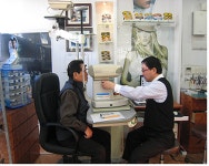 돋보기로 ´환한 세상을´